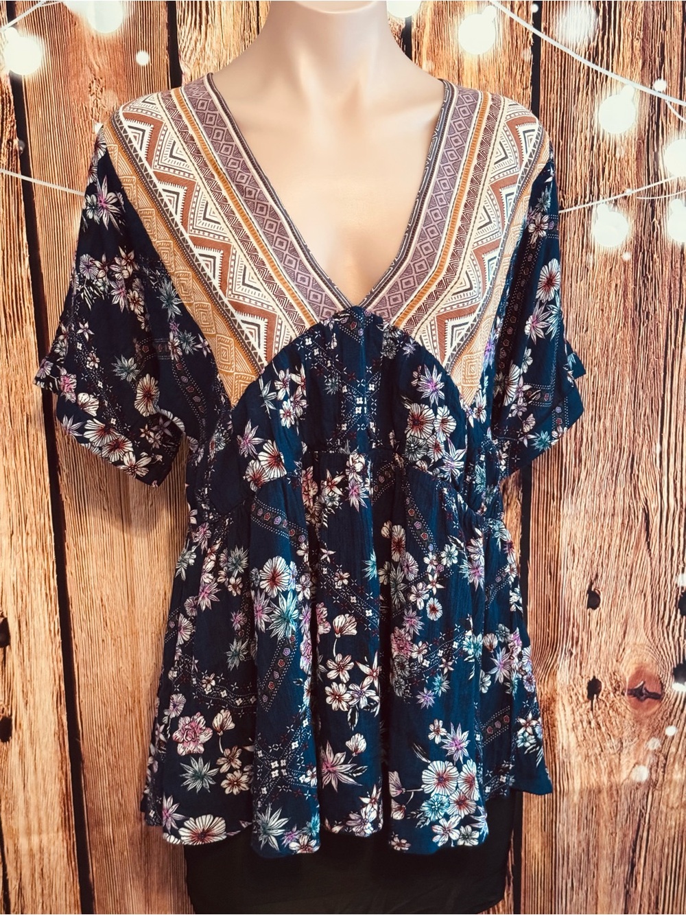 Pretty Boho Floral V-Neck Peasant Top in Navy